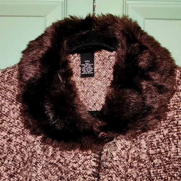 Brown/Cream Cape (One Size) Very Cute - Like New - Warm but Lightweight - Picture 3 of 8